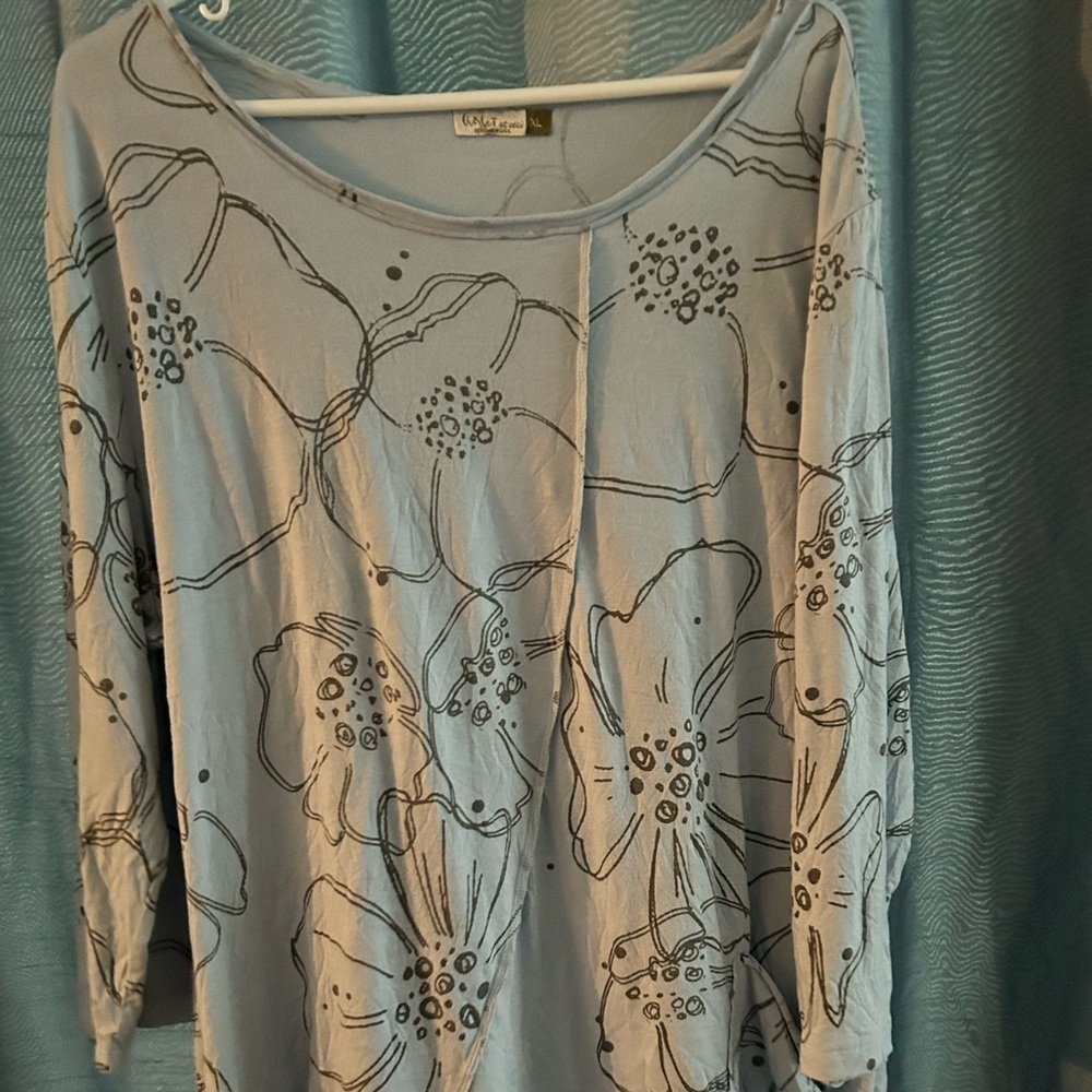 Chalet et Céci xL Black and pale green Floral Top- long sleeves- round neckline - Picture 5 of 8
